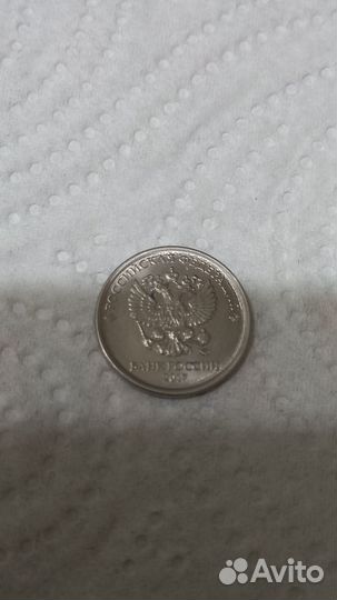 Продаю монету заводской брак