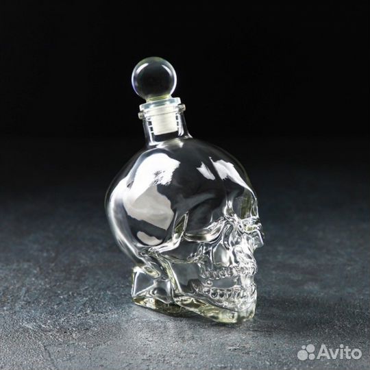 Штоф стеклянный Череп