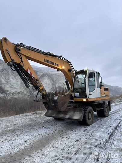 Колёсный экскаватор услуги экскаватора