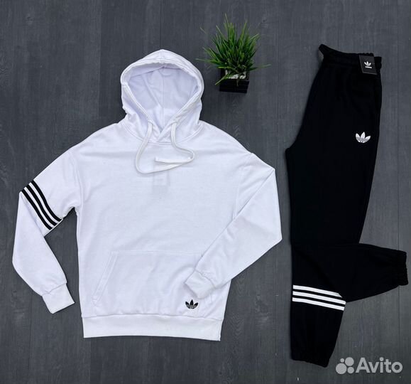 Весенний спортивный костюм Adidas