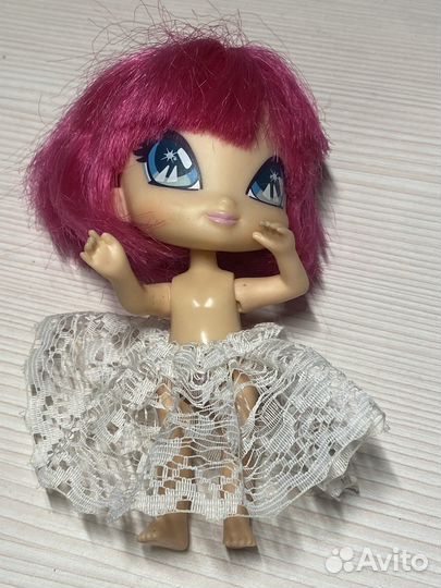 Кукла с малиновыми волосами