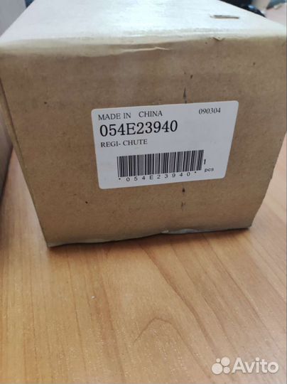 Направляющая бумаги в узле регистрации 054K23940