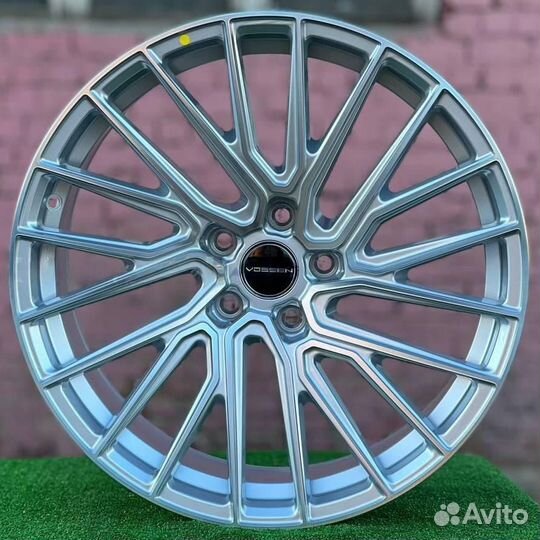 Литой диск в стиле vossen R19 5x112. Новые диски