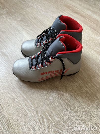 Детские лыжные ботинки