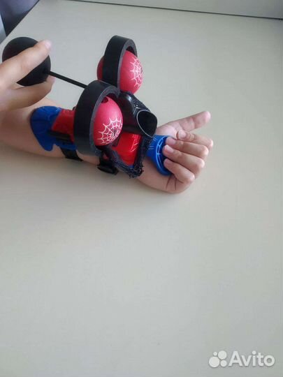 Веб шутер человека паука