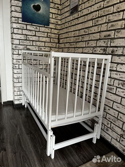Детская кроватка с маятником 120 /60