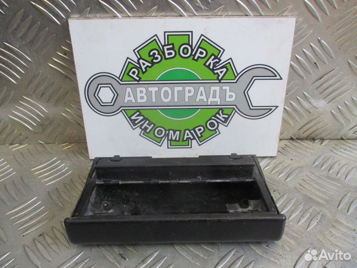 Пепельница Audi 100 C3 1988г
