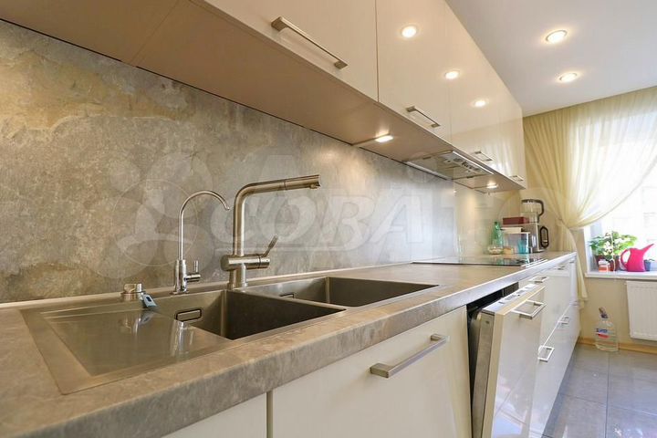 3-к. квартира, 87,4 м², 4/10 эт.