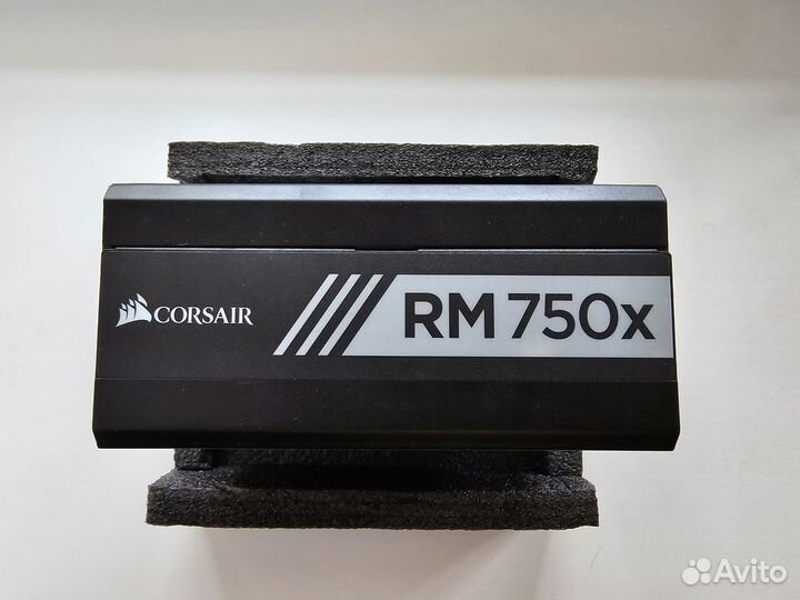 Блoк питания модульный Corsair RM750х 750Вт