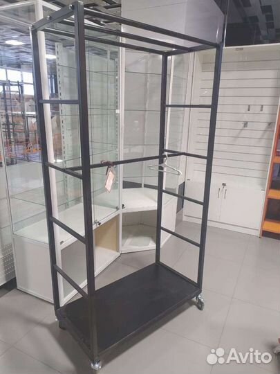 Вешало для магазина