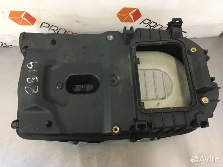 Корпус воздушного фильтра Mercedes C-Class W204