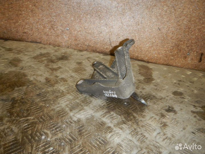 Кронштейн кпп, Renault -logan (05)