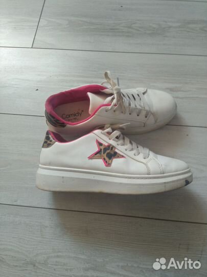Кроссовки женские