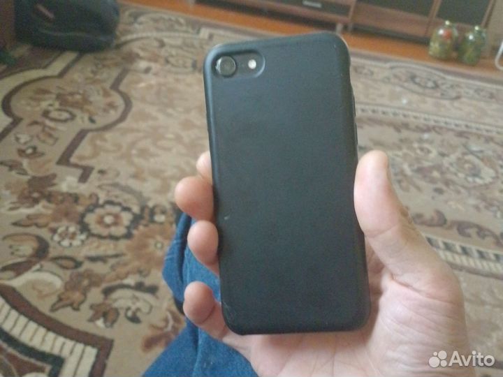 Телефон iPhone 7 32 g