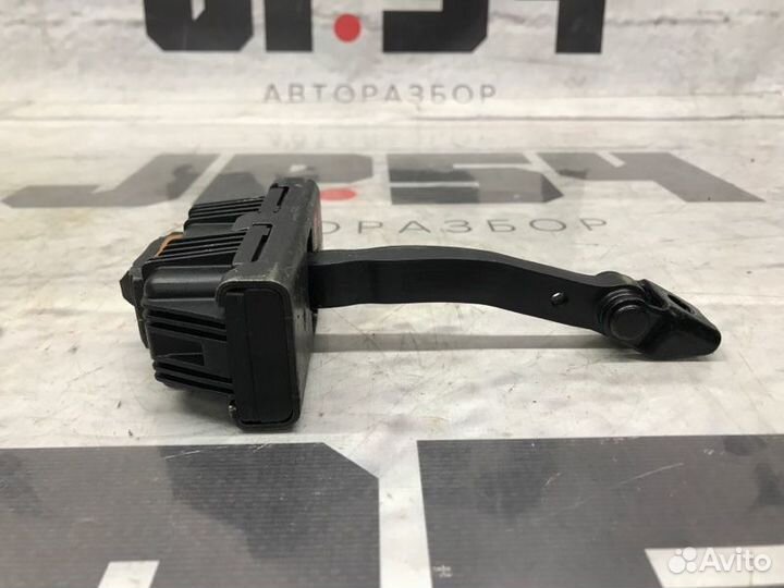 Ограничитель двери передний правый Bmw X5 E70 4.8