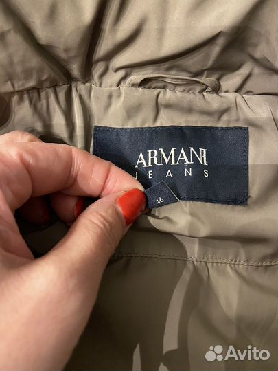 Пуховик женский armani 46