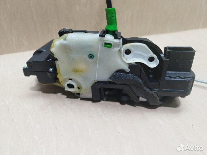 Замок двери задний правый Cadillac Srx 2