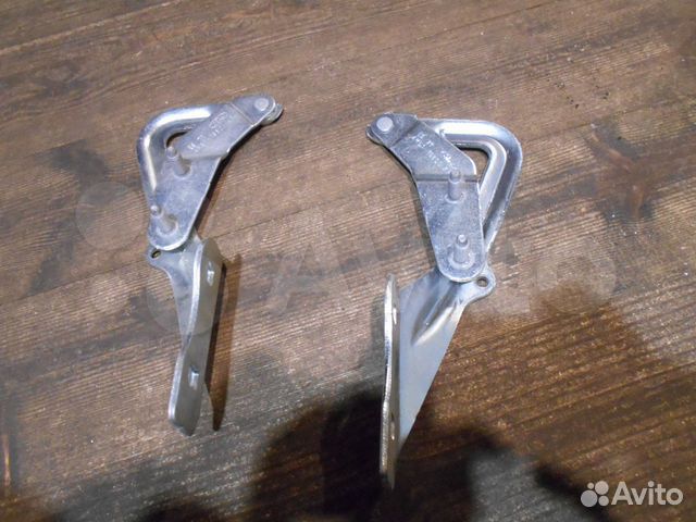 Левая и правая петля капота Форд Фокус-2