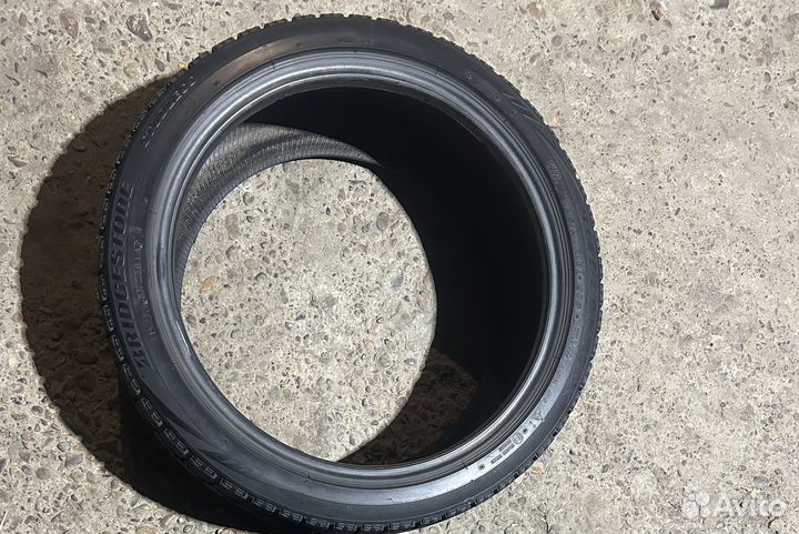 Bridgestone Blizzak VRX 245/40 R18