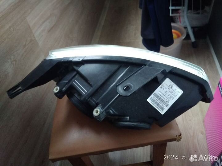 Фара передняя левая на Лада Калина