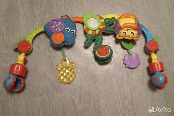 Подвесная игрушка дуга на кроватку коляску