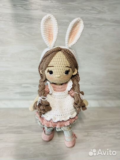 Вязаная кукла ручной работы