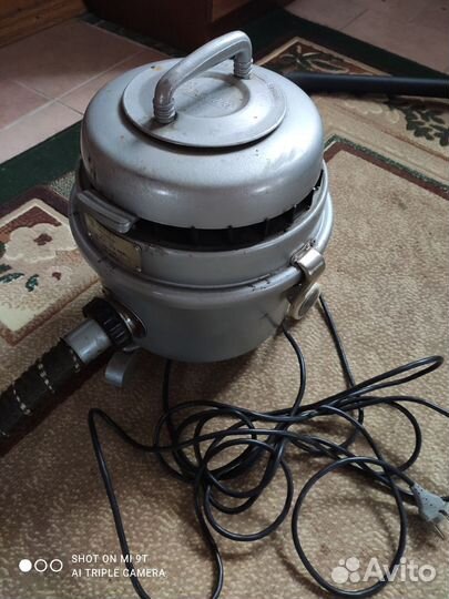 Пылесос ретро