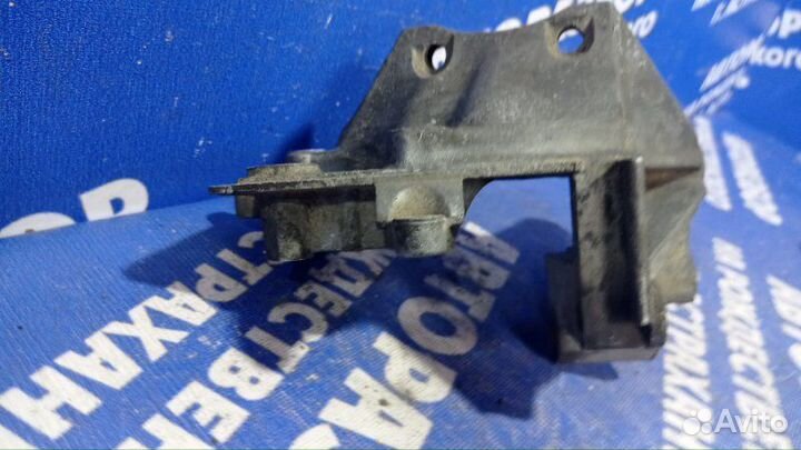 Кронштейн опоры двигателя Ford Focus 2 седан shda