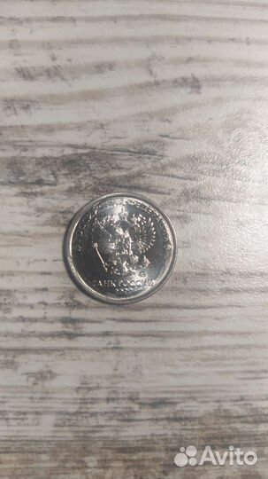 Монета с браком, полный раскол штемпеля