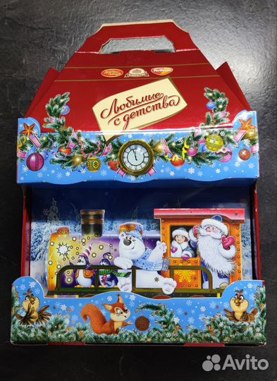 Новогодняя картонная коробка