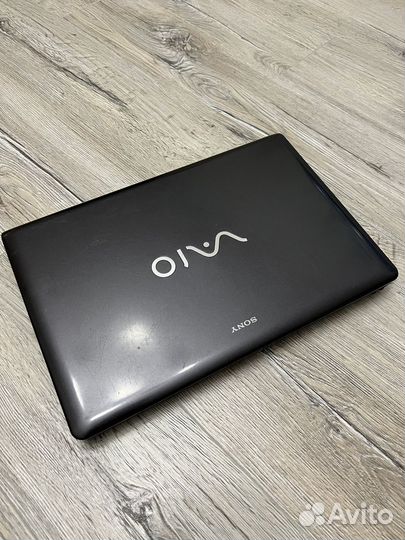 Ноутбук Sony vaio i5 15.6 vpceb1s1r