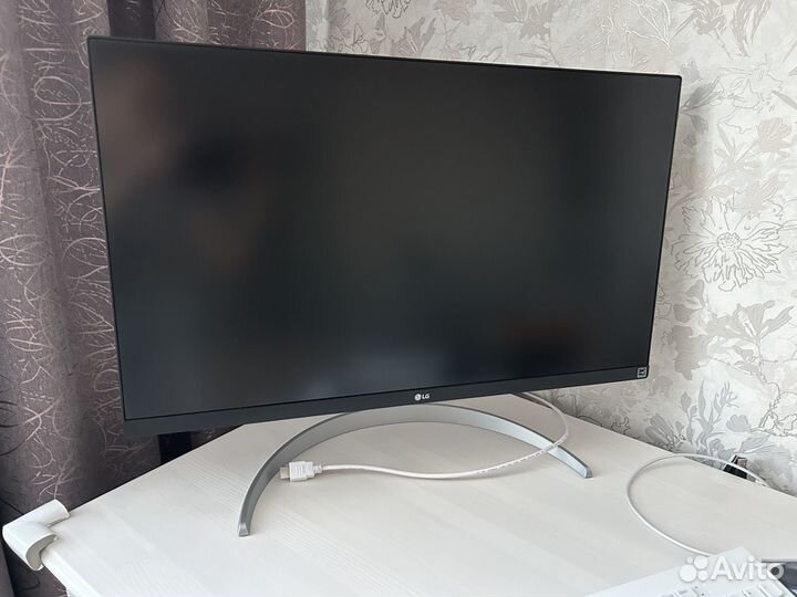 Монитор LG 27 дюймов 27UP650-W