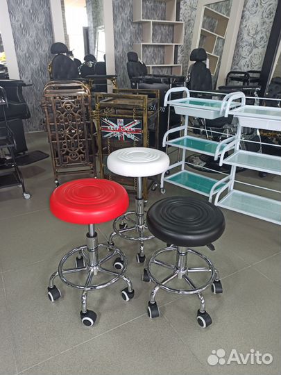 Стул для мастера маникюра