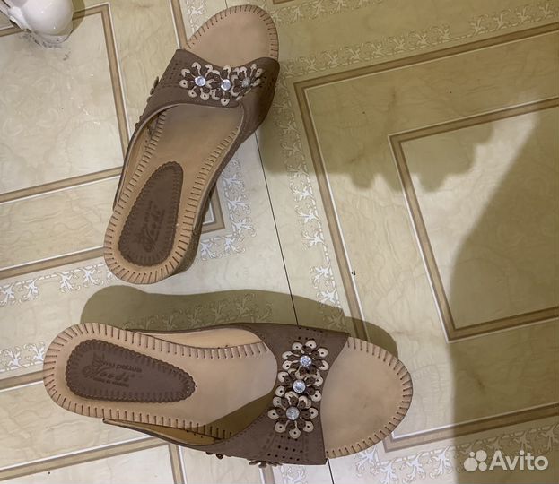 Шлепанцы женские