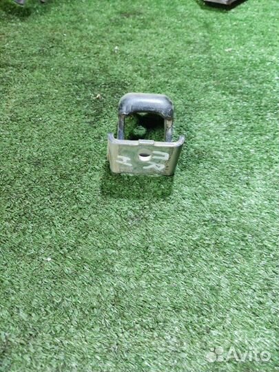 Петля двери передняя правая Renault Megane 3