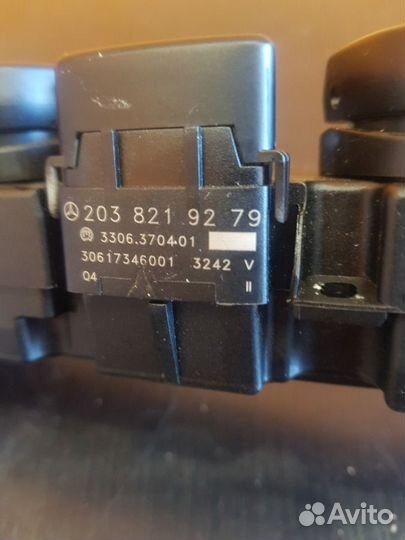 Блок кнопок центральной консоли Mercedes-Benz