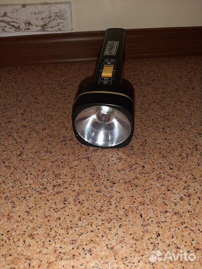 Фонарь автомобильный дорожный