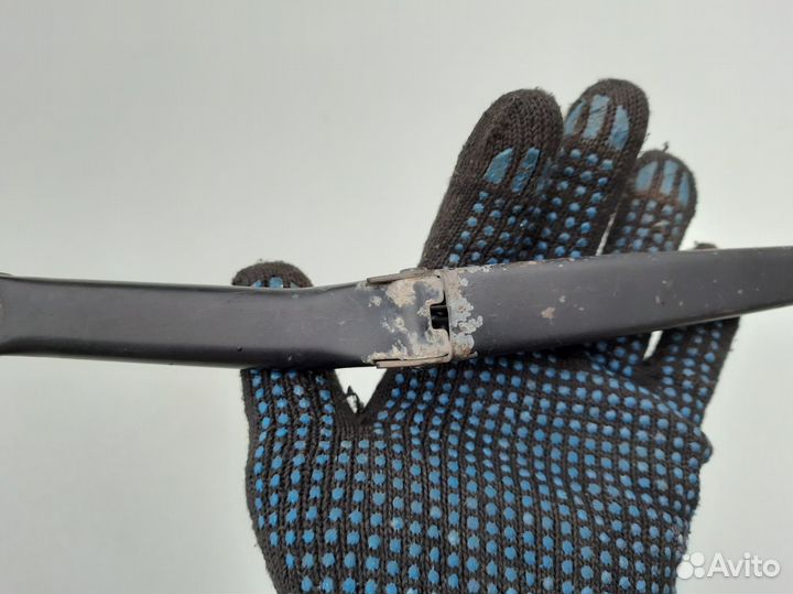 Поводок стеклоочистителя правый Audi A6 C5