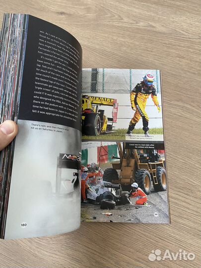 Книга гонщика Формула 1 Марка Уэббер