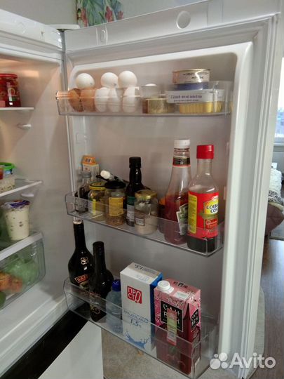 Уплотнительная резина для дверцы морозильника