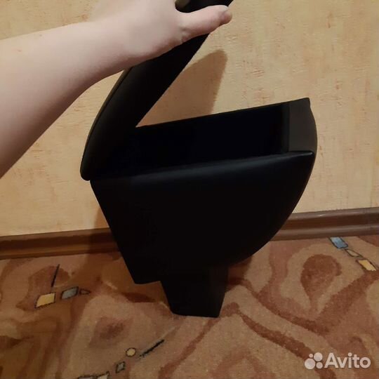 Подлокотник новый Hyundai Solaris