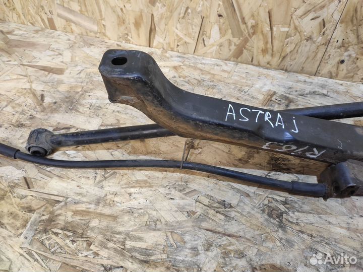 Кронштейн задней балки Opel Astra J