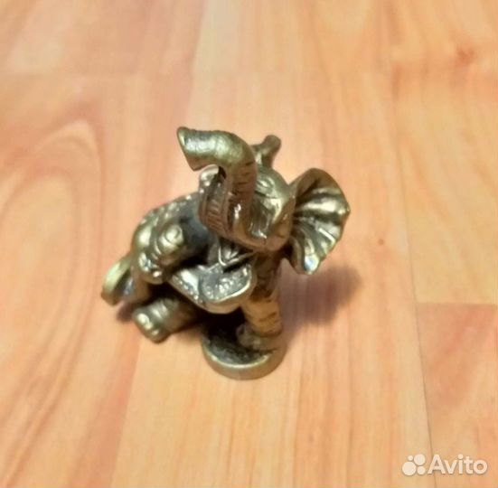 Статуэтка слон