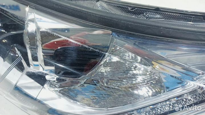 Фара левая Toyota Highlander, 3 поколение 811500E380. Дефект. Сломано крепление
