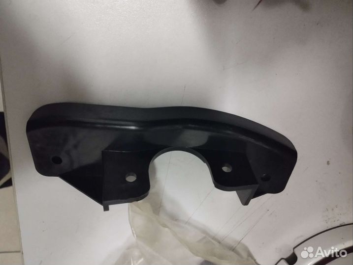 Скоба крепления омывателя фары 986733Z000 i40