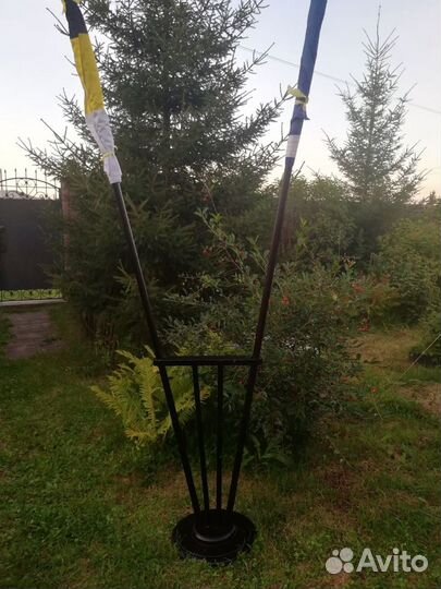 Флагшток напольный деревянный двухштоковый