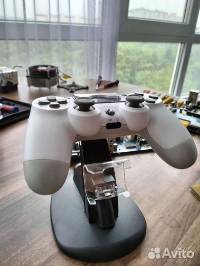 Геймпад Sony DualShock 4 с зарядной док-станцией