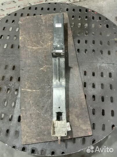 Рамка радиатора Volvo 21384583