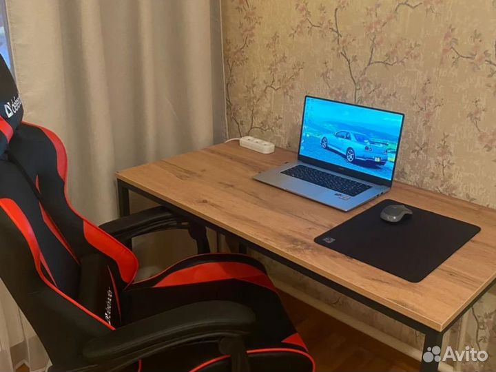 Компьютерный стол с металлическими лофт опорами