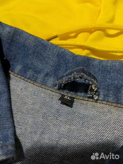 Джинсовая куртка с капюшоном